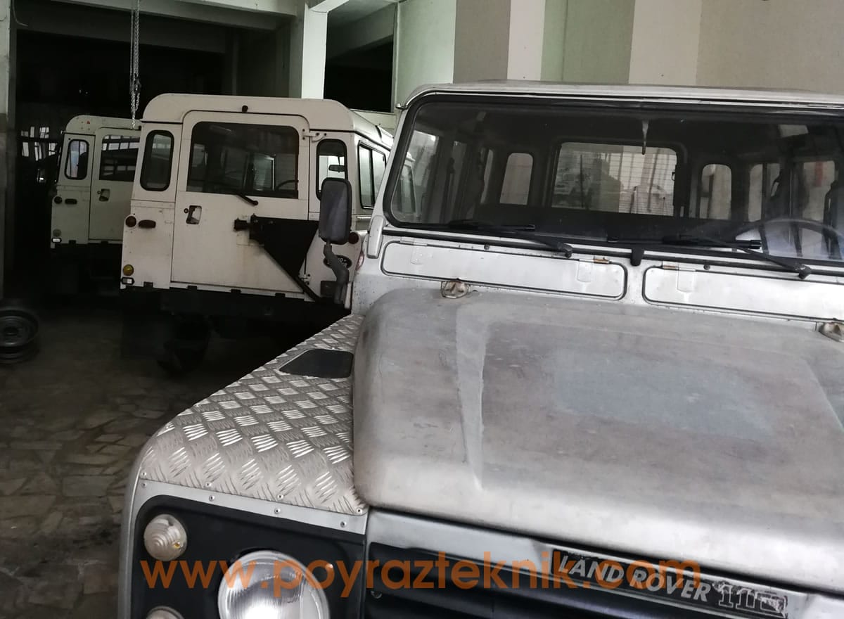 land-rover-defender-v-8-restoration-01