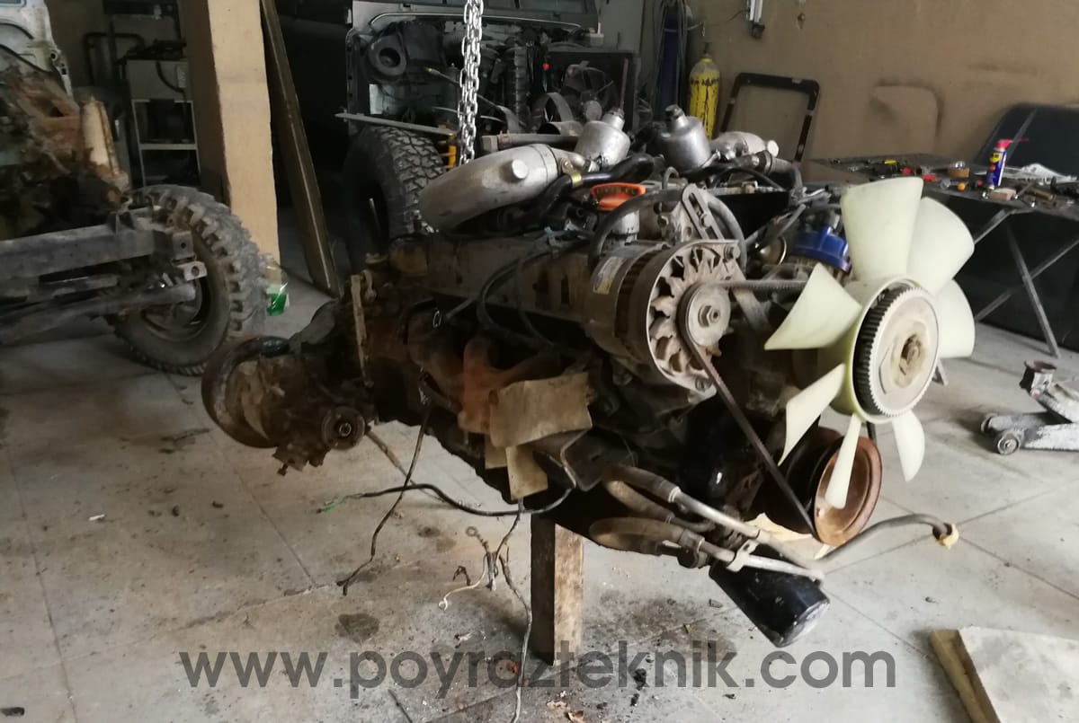 land-rover-defender-v-8-restoration-03