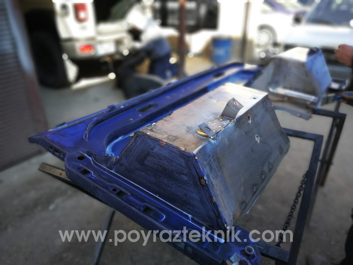 land-rover-defender-v-8-restoration-06