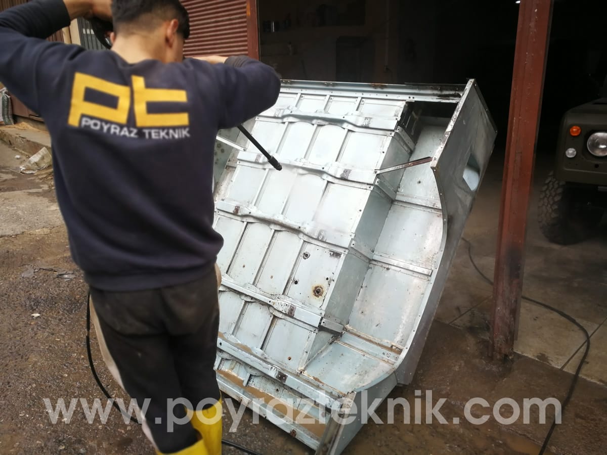 land-rover-defender-v-8-restoration-12