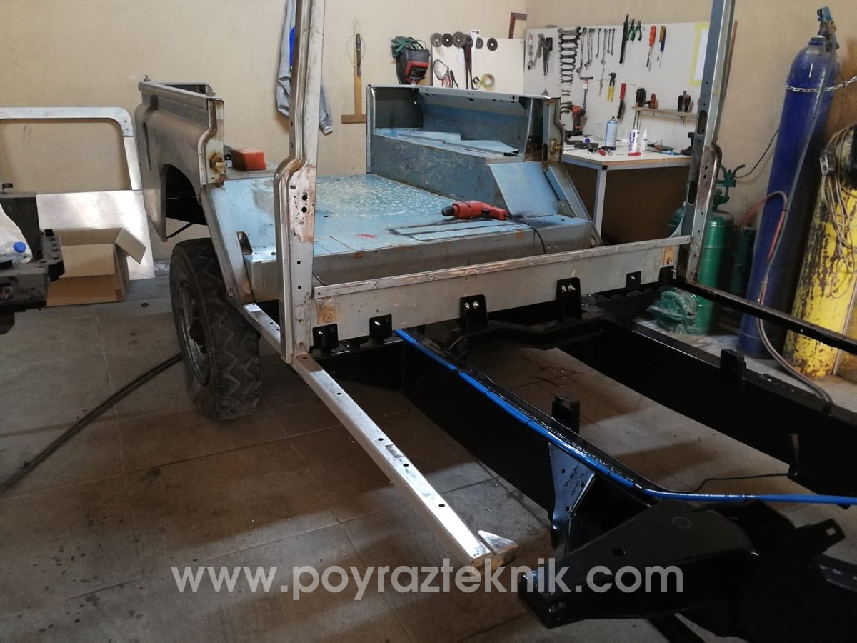 land-rover-defender-v-8-restoration-13