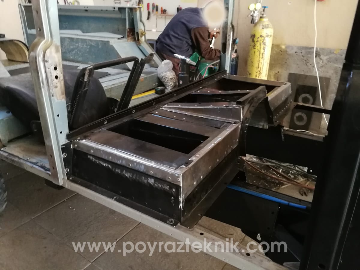 land-rover-defender-v-8-restoration-14