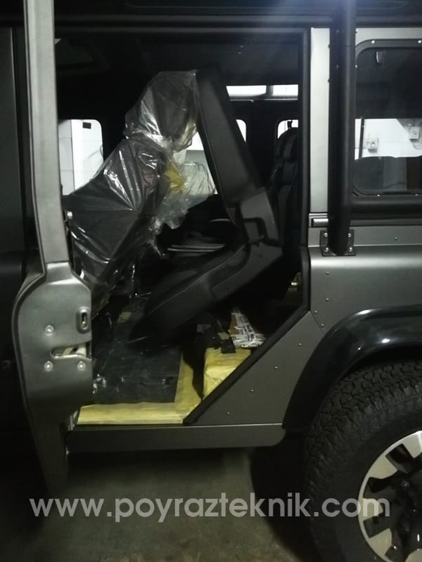land-rover-defender-v-8-restoration-29
